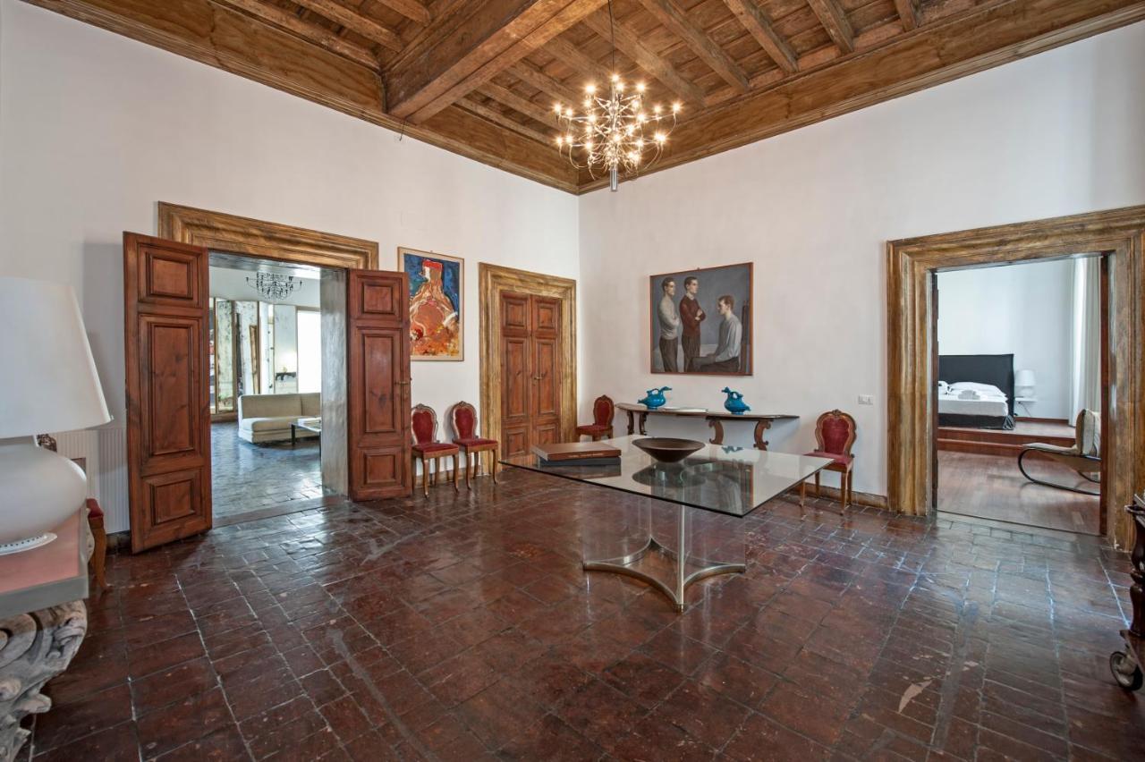 Ancient Palace In Downtown Roma Exterior foto