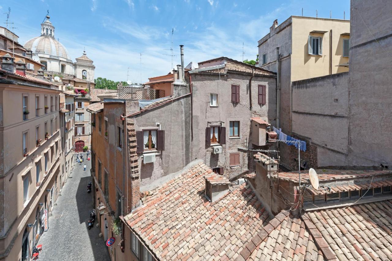 Ancient Palace In Downtown Roma Exterior foto